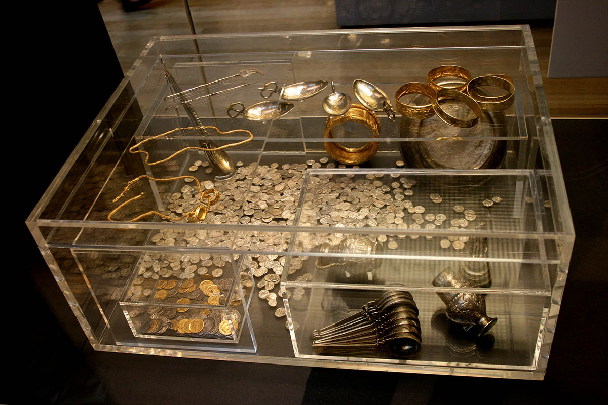 Hoxne_Hoard_1.jpeg