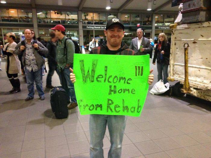 Funny Creative Airport Greeting Signs That Impossible to Miss [85 pics]