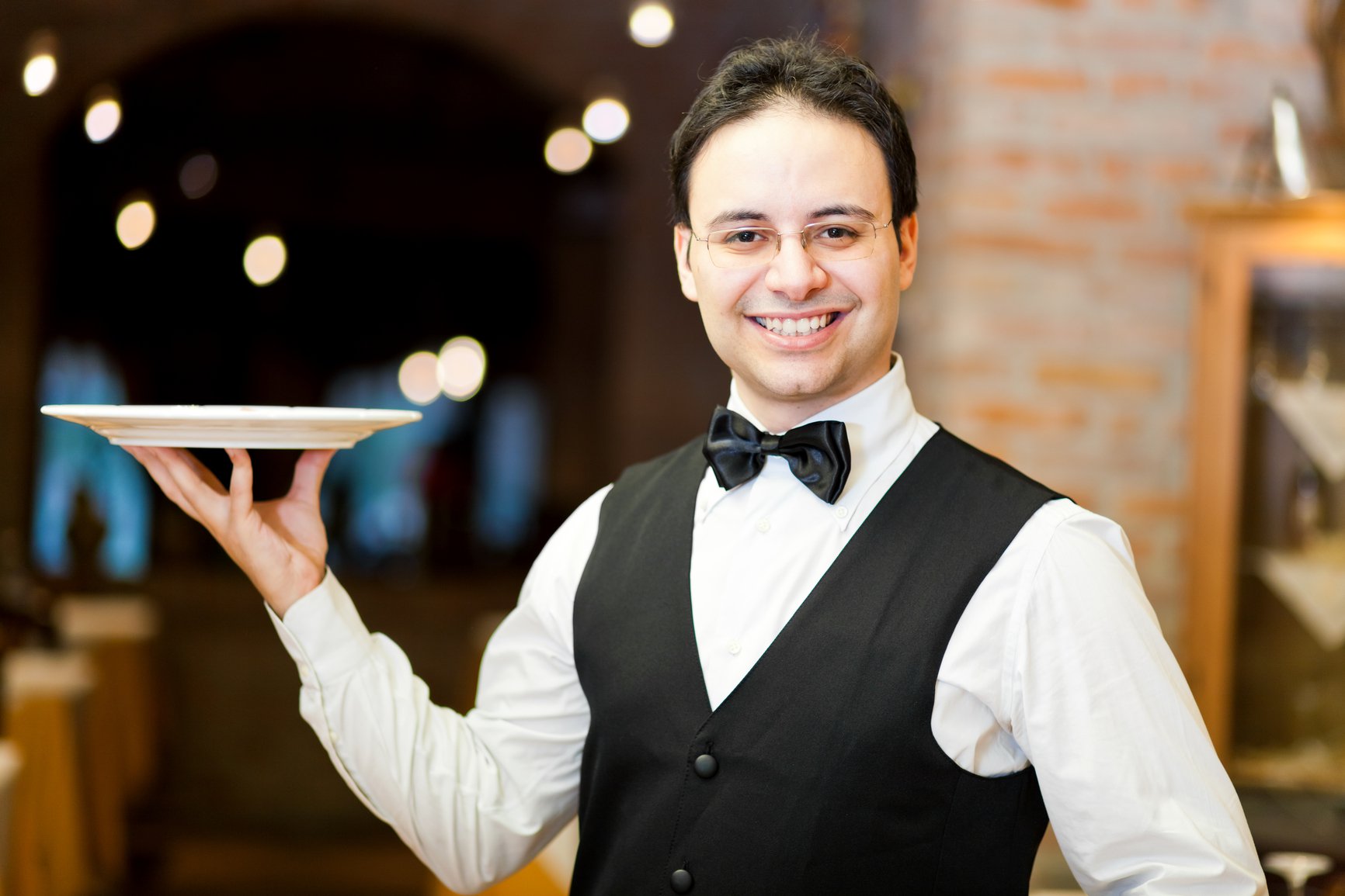 WAITER GETS A DISSATISFYING TIP BY A GROUP OF TEENS WHO LATER SEND AN 