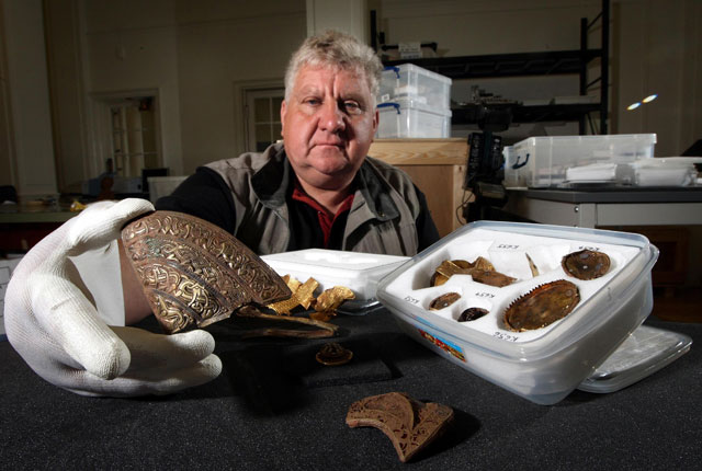 Treasure Hunter Finds An Ancient Hidden Treasure Worth £3 Million Newsd 