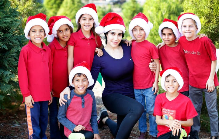 Natalie Suleman and Her Octuplets Pay it Forward During the Holidays