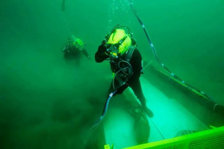 Mini Sub detects the presence of something under Lake Ontario that ...